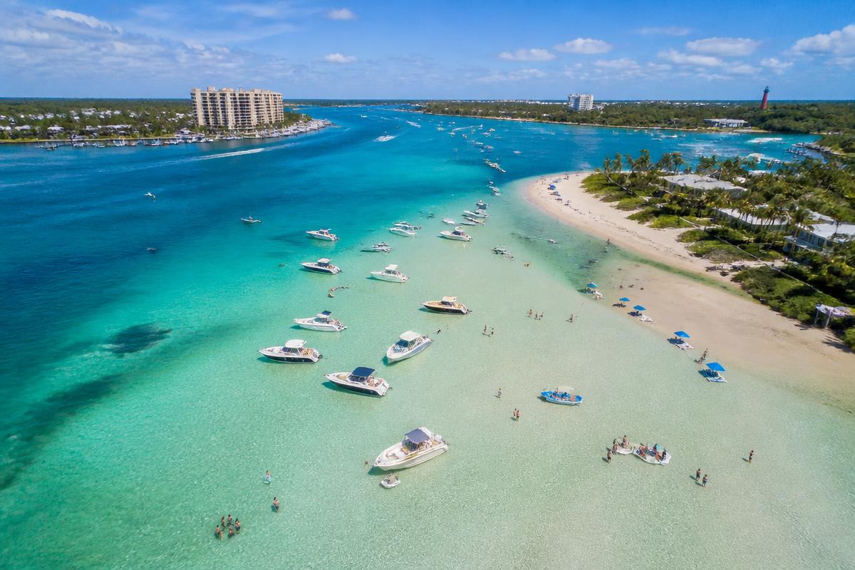 Jupiter Sandbar with clear turquoise water and boats at anchor